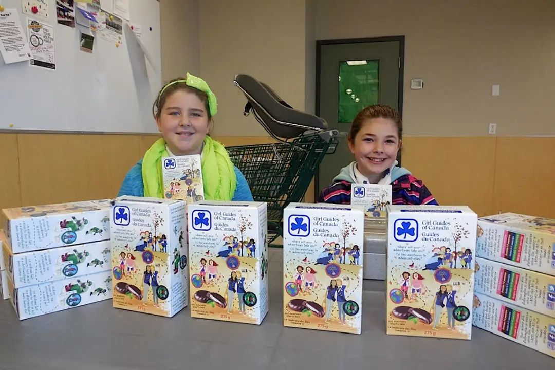 这些卖饼干的小女孩原来是加拿大女童军!一篇搞懂报名攻略:年费、免费活动... 这些卖饼干的小女孩原来是加拿大女童军!一篇搞懂报名攻略:年费、免费活动...