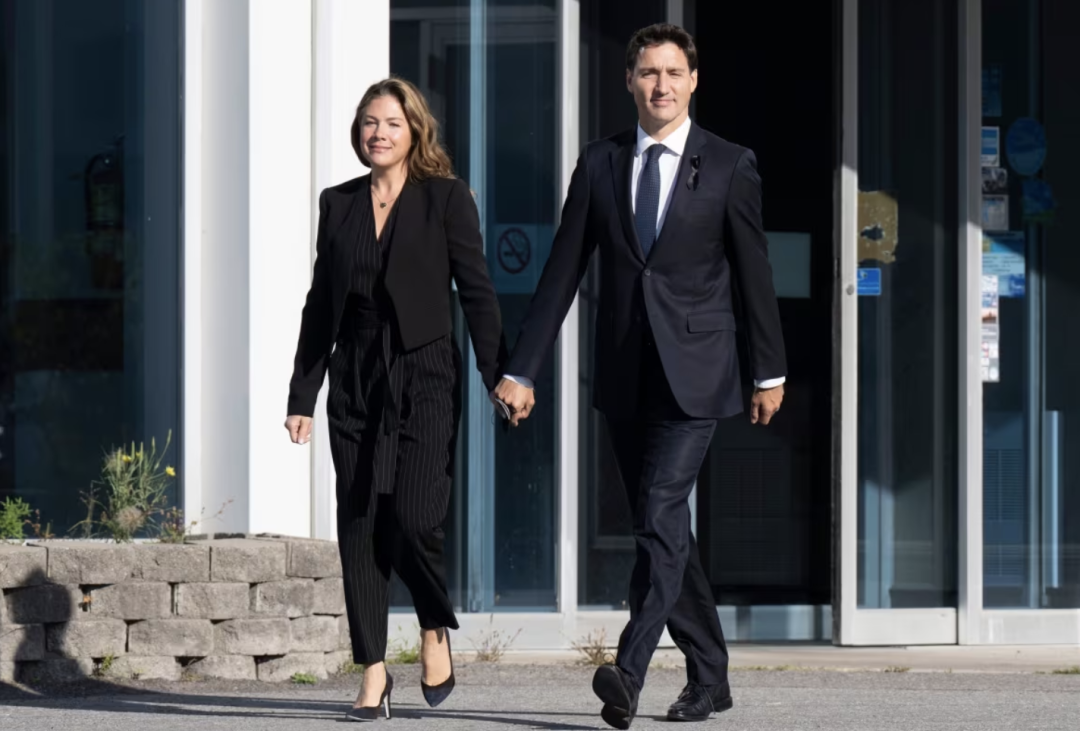 都是瓜！特鲁多和妻子官宣分居：第一个这么做的加拿大在位总理是他爹
