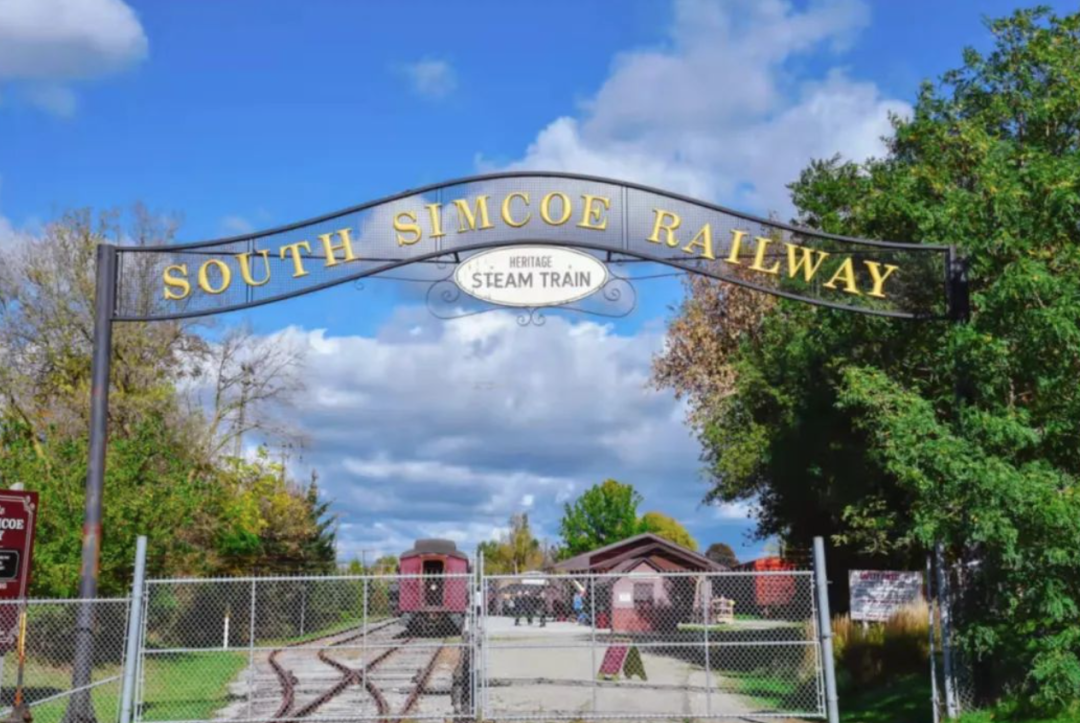 枫叶没红，火车票红了！坐火车赏枫叶要开始抢票了：抢到键盘冒烟