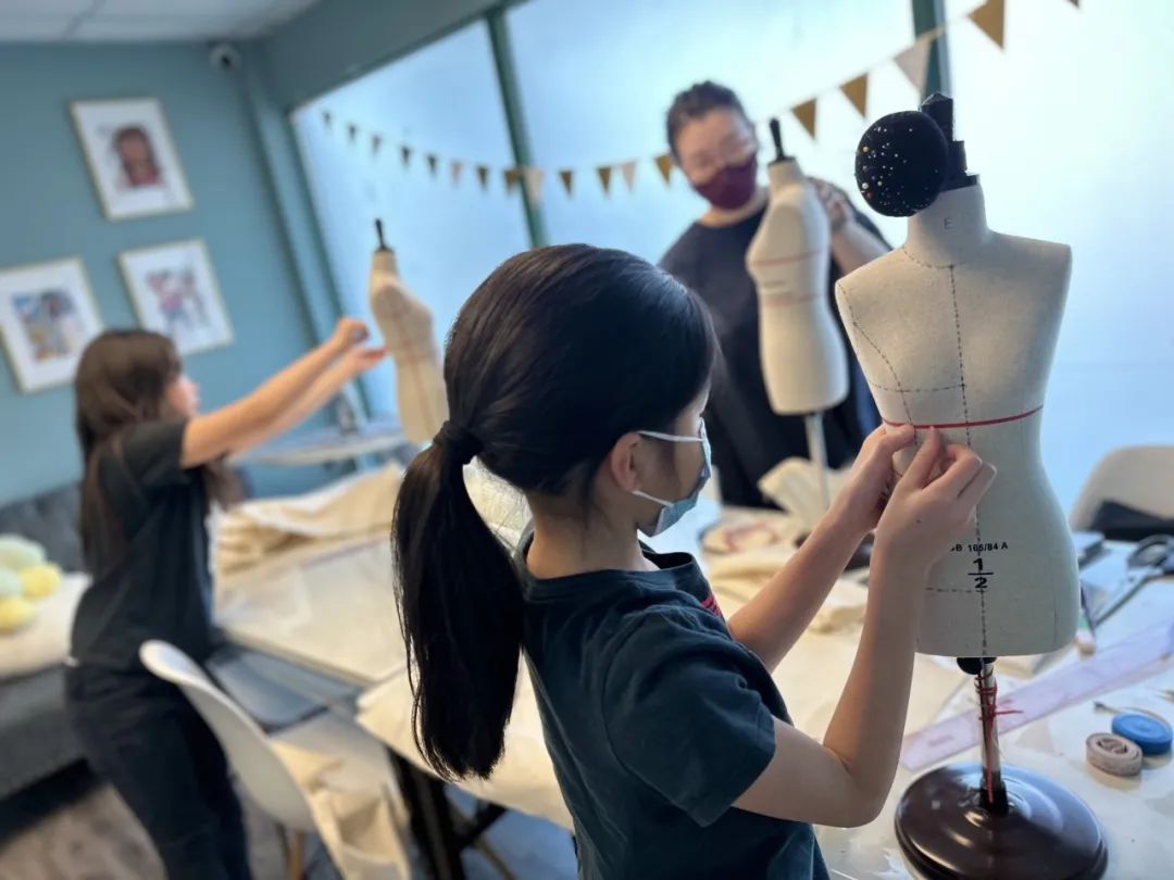 多伦多宝藏青少年服装设计学校被我们找到了！艺术美育Eyes On Mi！