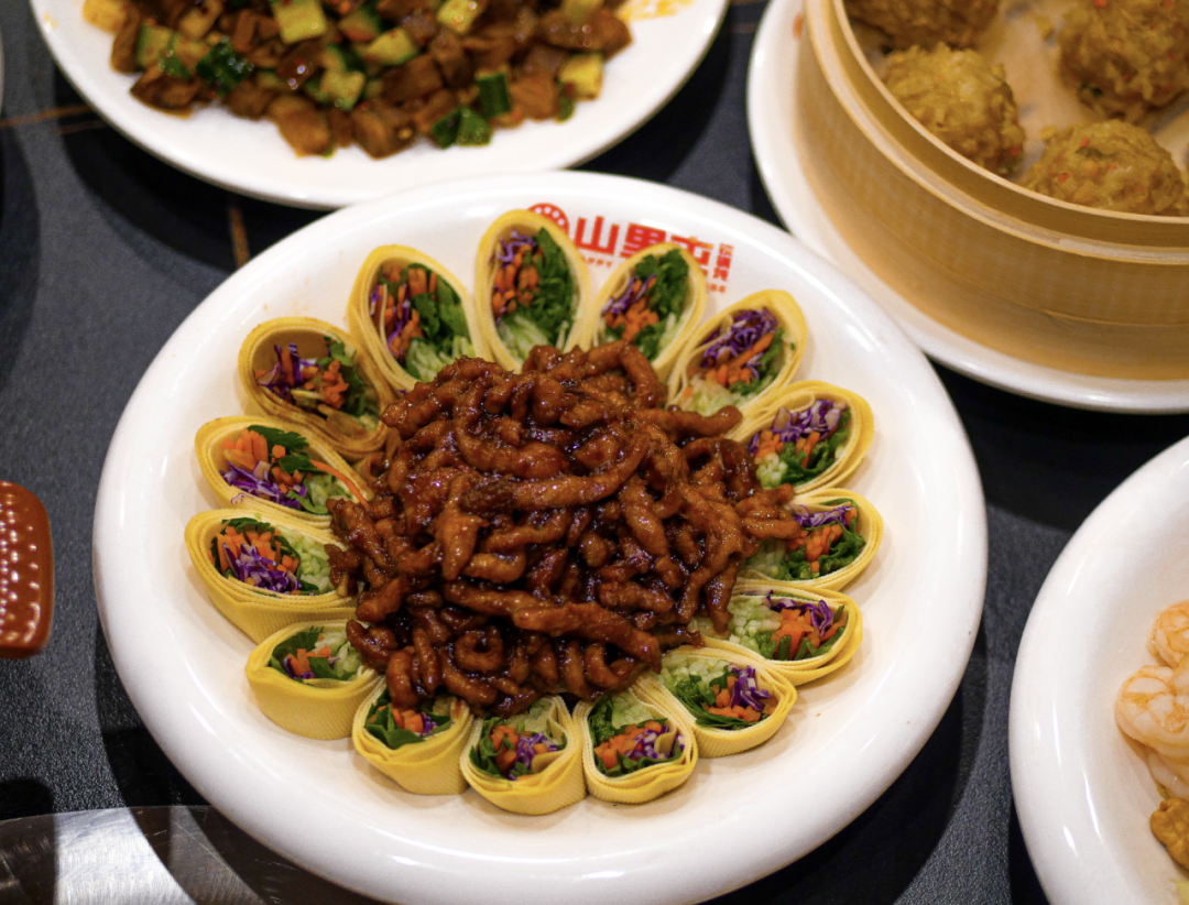 人均25吃到饱!这家铁锅炖太适合年终聚餐了! 人均25吃到饱!这家铁锅炖太适合年终聚餐了!