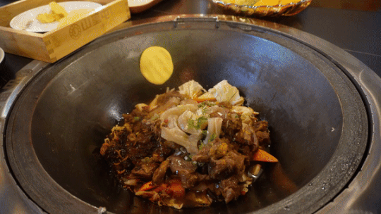 人均25吃到饱！这家铁锅炖太适合年终聚餐了！