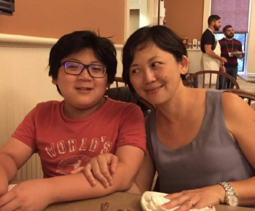 两个孩子都是卧轨自杀，华裔女作家7年内二度丧子！父母真的没有问题吗？