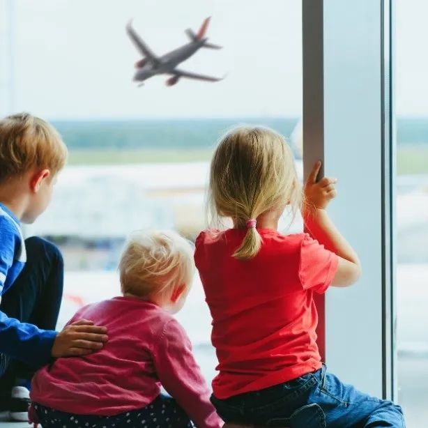 机场停车等人被罚$85!皮尔森机场停车接机:隐藏的两个免费停车场 机场停车等人被罚$85!皮尔森机场停车接机:隐藏的两个免费停车场