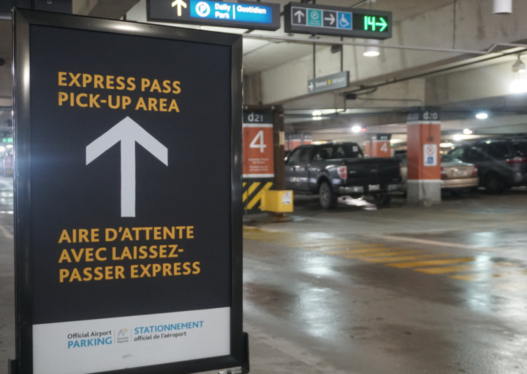 机场停车等人被罚$85!皮尔森机场停车接机:隐藏的两个免费停车场 机场停车等人被罚$85!皮尔森机场停车接机:隐藏的两个免费停车场