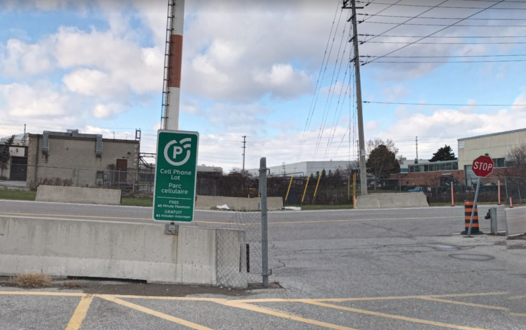 机场停车等人被罚$85!皮尔森机场停车接机:隐藏的两个免费停车场 机场停车等人被罚$85!皮尔森机场停车接机:隐藏的两个免费停车场