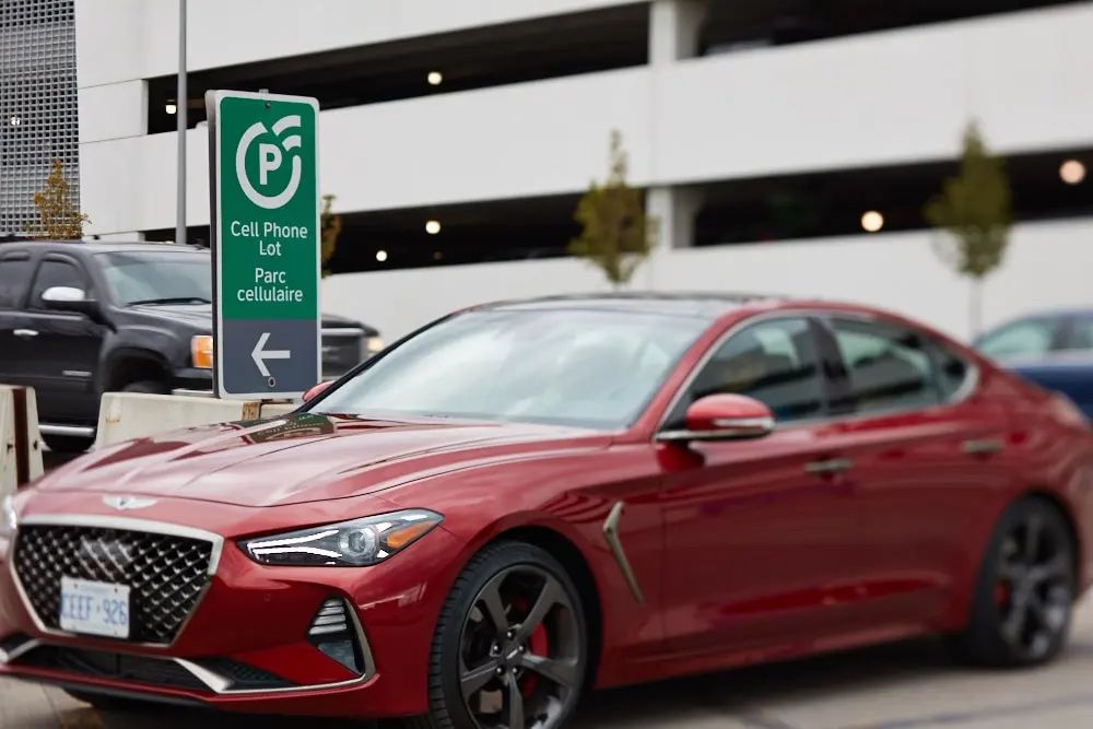 机场停车等人被罚$85!皮尔森机场停车接机:隐藏的两个免费停车场 机场停车等人被罚$85!皮尔森机场停车接机:隐藏的两个免费停车场