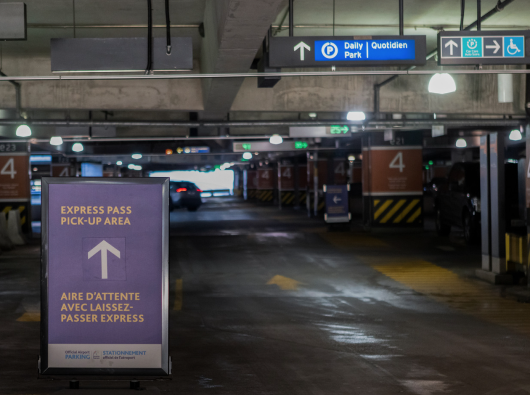 机场停车等人被罚$85!皮尔森机场停车接机:隐藏的两个免费停车场 机场停车等人被罚$85!皮尔森机场停车接机:隐藏的两个免费停车场