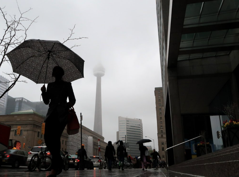 离谱了!多伦多要征收“下雨税”!市民狂吐槽:坐等呼吸空气税 离谱了!多伦多要征收“下雨税”!市民狂吐槽:坐等呼吸空气税