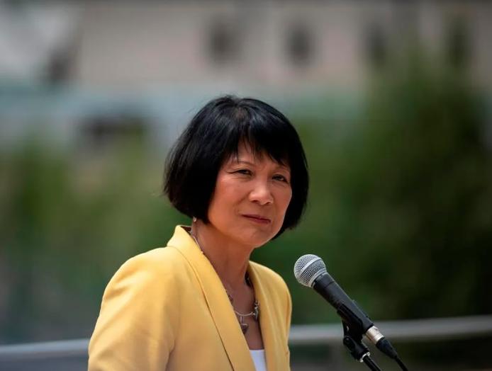 多伦多市政中心挤满了人!6万房主收到天价税单:有人被税$2500,有人被税$12000 多伦多市政中心挤满了人!6万房主收到天价税单:有人被税$2500,有人被税$12000