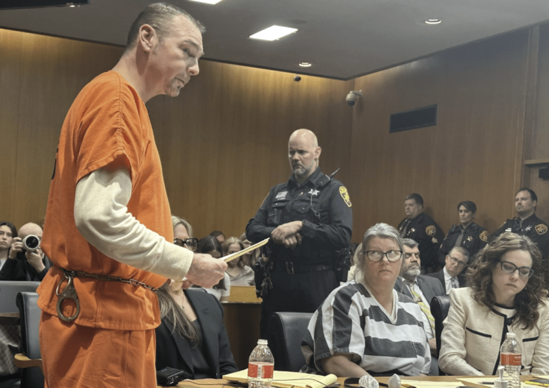 孩子犯法,爸妈连坐!15岁儿子在学校枪杀4人,父母被判刑坐牢10年! 孩子犯法,爸妈连坐!15岁儿子在学校枪杀4人,父母被判刑坐牢10年!