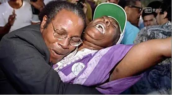 “辛普森杀妻案”当事人OJ辛普森去世：真相只有天知道和狗知道