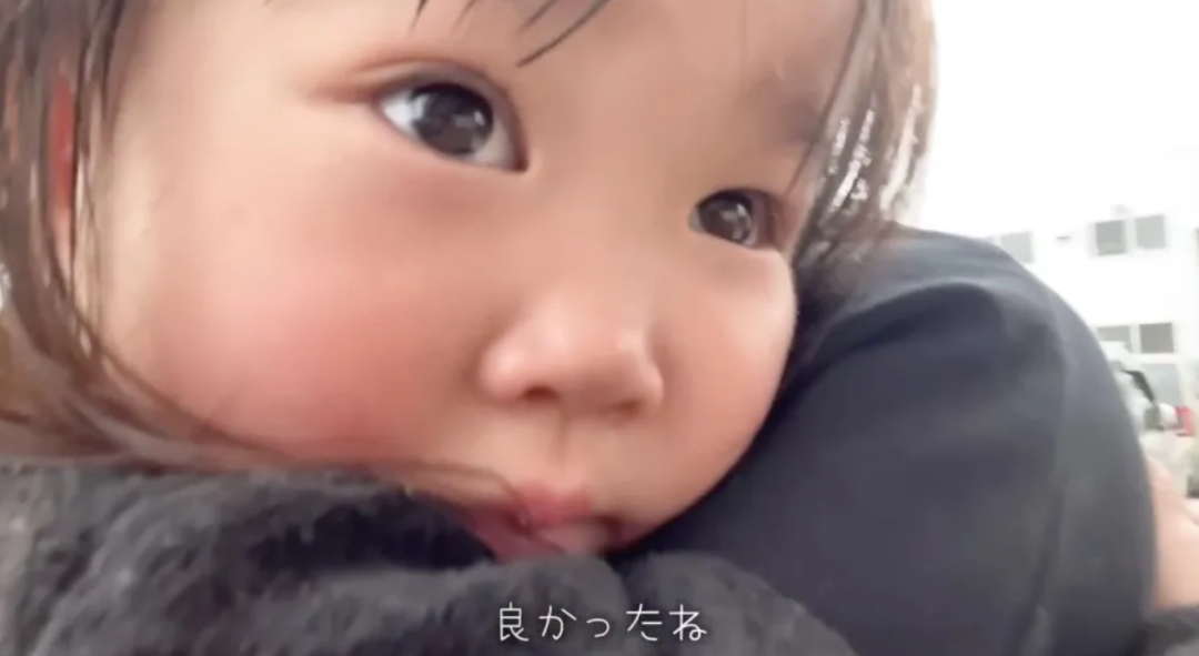 为了流量虐待孩子，高温40度把女儿锁车里拍视频！这对日本父母在YouTube上被骂疯了