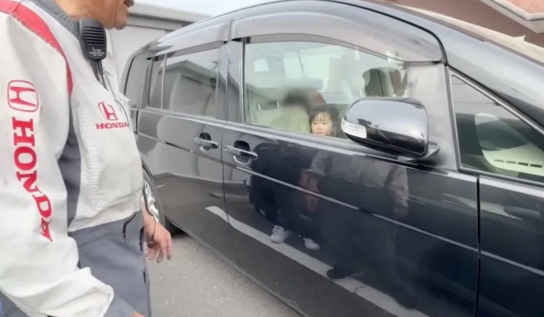 为了流量虐待孩子，高温40度把女儿锁车里拍视频！这对日本父母在YouTube上被骂疯了
