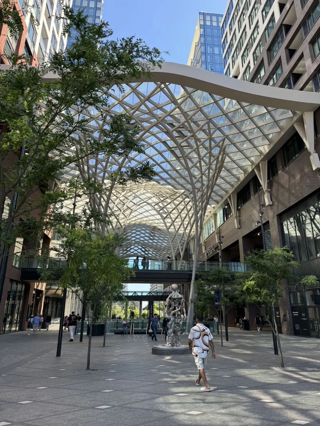 City不City啊~多伦多网红打卡新地标The Well：城市街溜子暴走传说中的“三里屯”