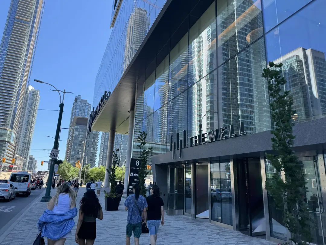 City不City啊~多伦多网红打卡新地标The Well：城市街溜子暴走传说中的“三里屯”