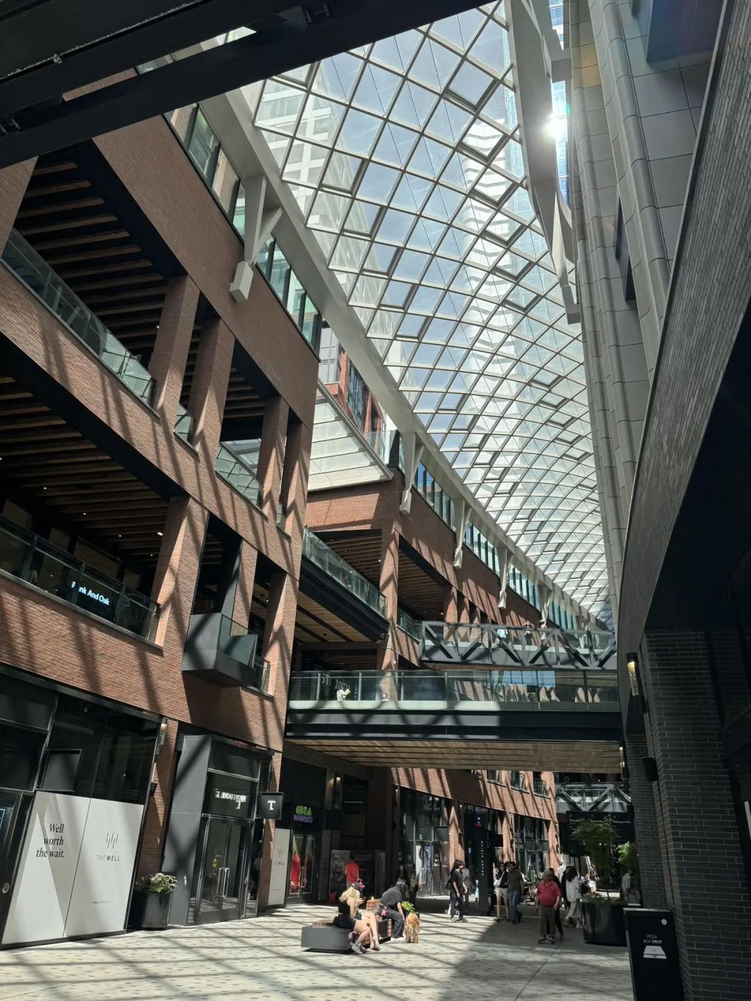 City不City啊~多伦多网红打卡新地标The Well：城市街溜子暴走传说中的“三里屯”