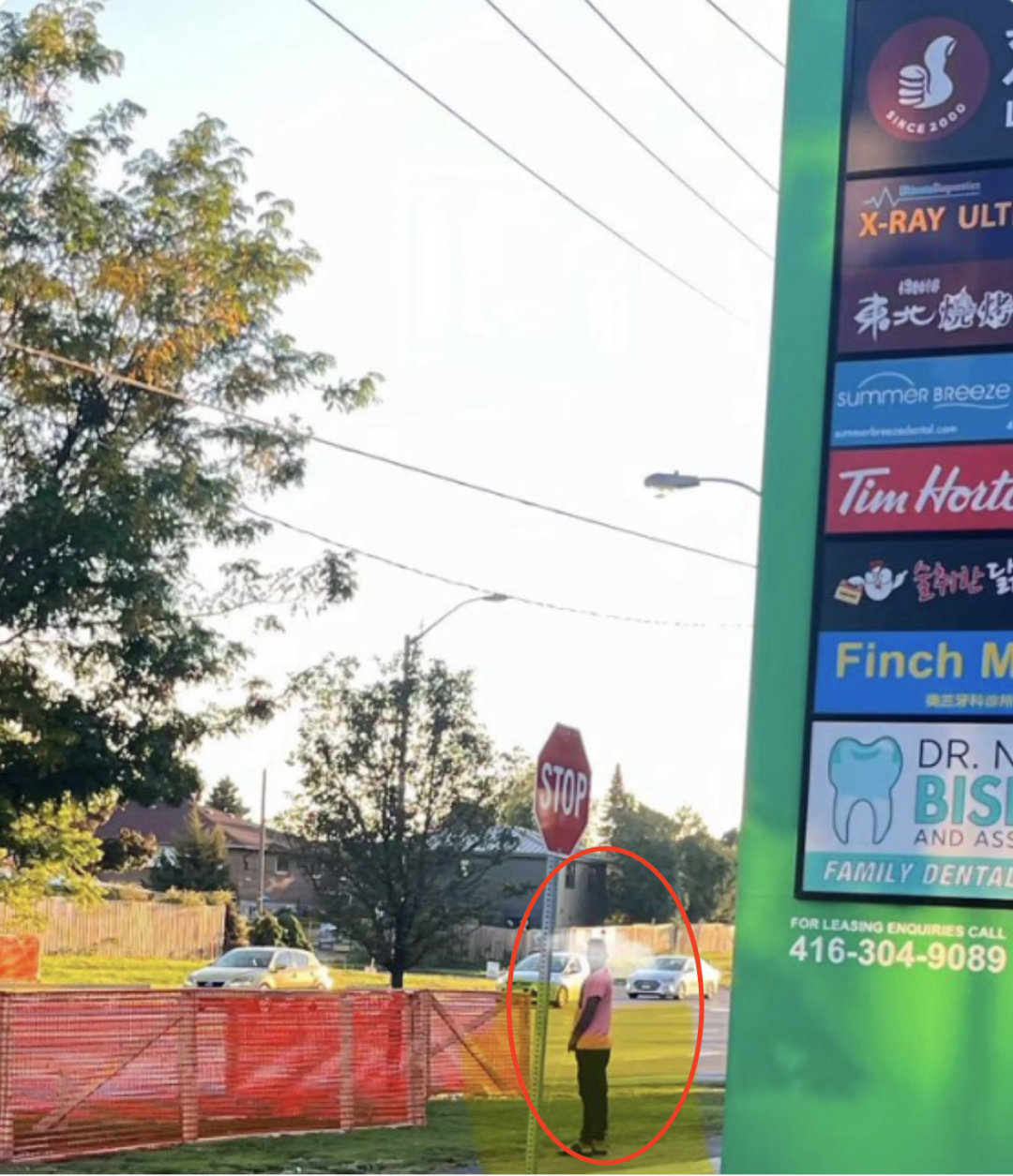 又抽象了！印度裔网红在线教“省钱”：调换超市水果价格签！网友怒骂：这不是省，这是偷！