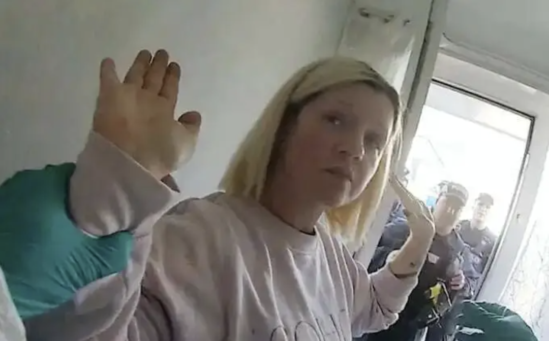 英国女子毒死父亲，锤死母亲，衣柜藏尸4年！这次原生家庭不背锅，有些人就是天生的坏种~