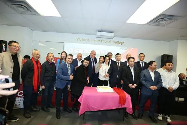 维多利亚教育集团携手天一集团万锦新家园揭牌典礼盛况空前,喜贺26周年! 维多利亚教育集团携手天一集团万锦新家园揭牌典礼盛况空前,喜贺26周年!