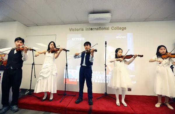 维多利亚教育集团携手天一集团万锦新家园揭牌典礼盛况空前,喜贺26周年! 维多利亚教育集团携手天一集团万锦新家园揭牌典礼盛况空前,喜贺26周年!