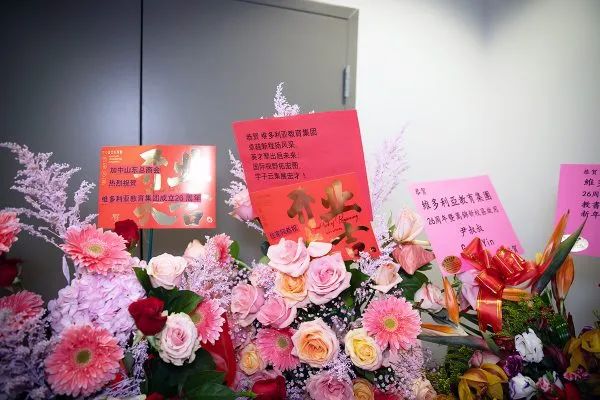 维多利亚教育集团携手天一集团万锦新家园揭牌典礼盛况空前,喜贺26周年! 维多利亚教育集团携手天一集团万锦新家园揭牌典礼盛况空前,喜贺26周年!